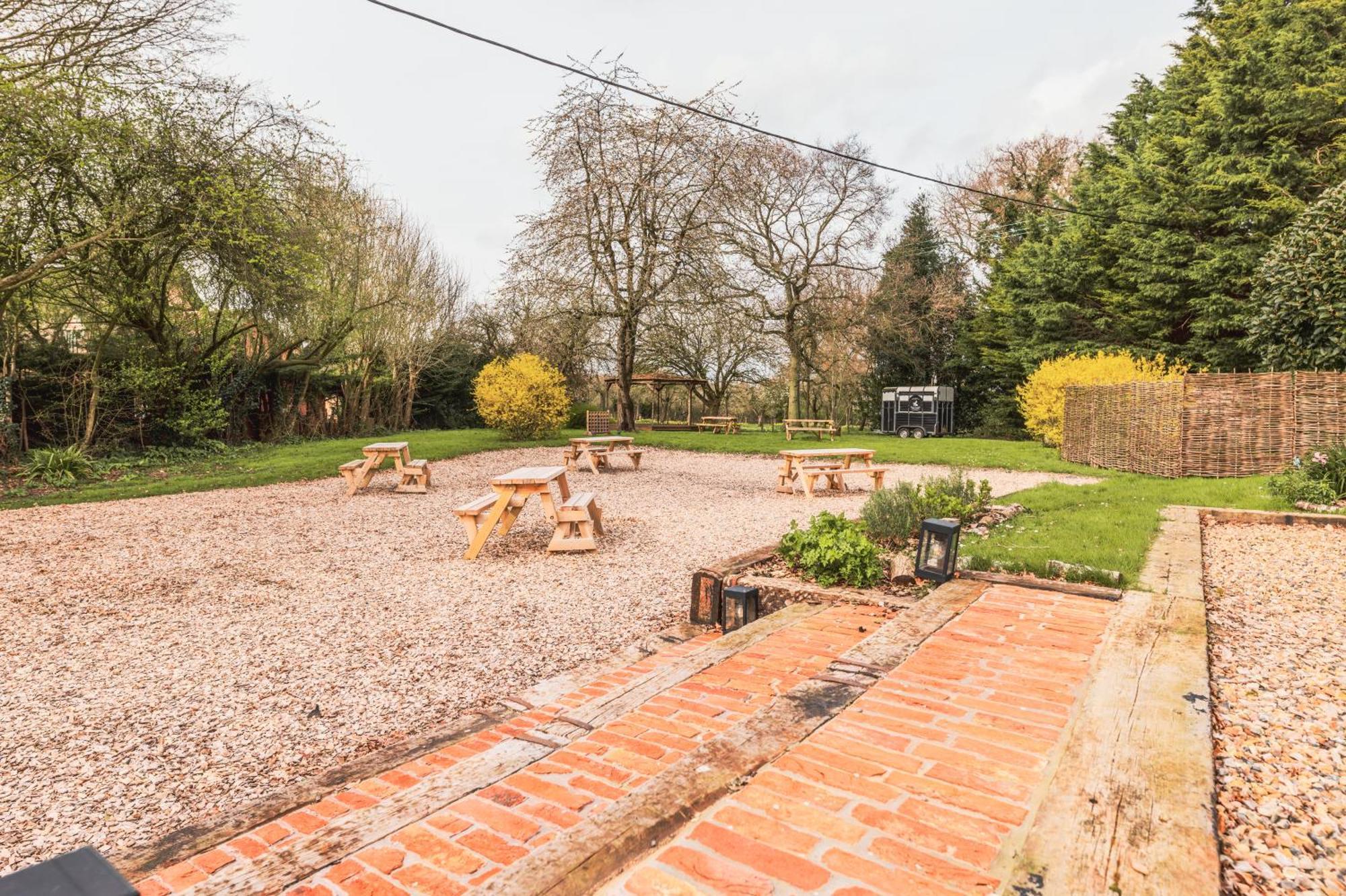 The Auberge Hotel Yaxley  Exterior foto